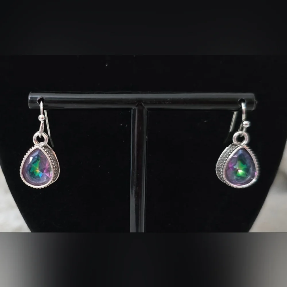 Vibrant Colorful Silver Tone Teardrop Earrings With A Vintage‎ Design